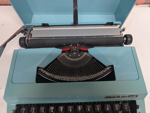 Maritsa 30 Typewriter in Teal - With case - Bulgarian Made - Picture 4 of 9
