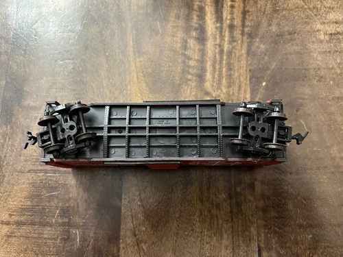 HO Scale Life-Like, 40' Box Car, Santa Fe, Shock Control, Red, #16927 - Picture 5 of 6