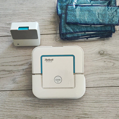 iRobot Braava jet Staubsaugerroboter Weiß/Blau mit Ladestation/Dock & Wischpads