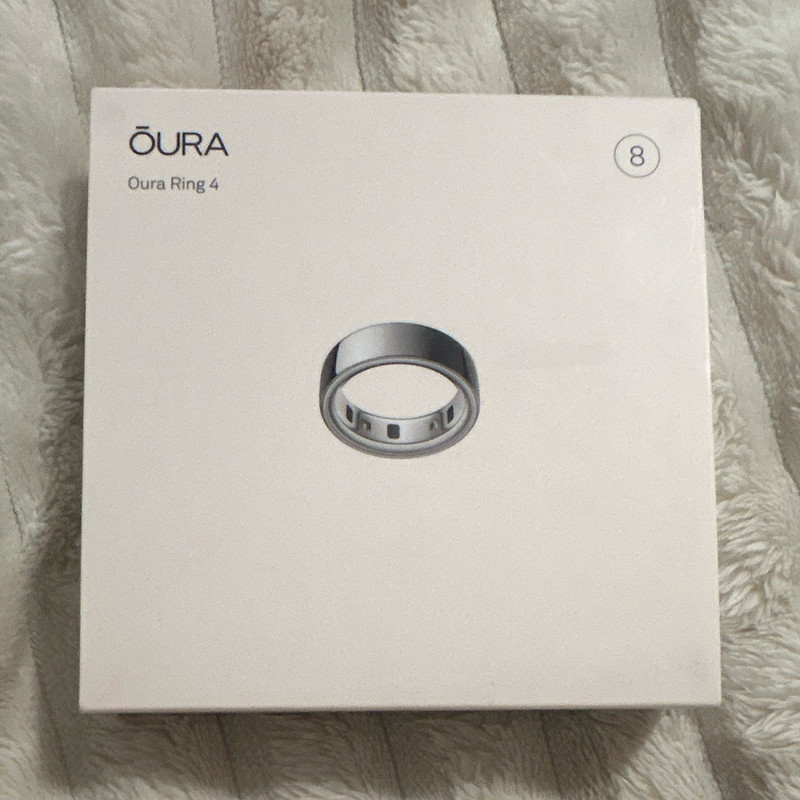 Oura Ring 4 Activity Tracker Smart Ring Silver Size 8 Bluetooth w/ Charger