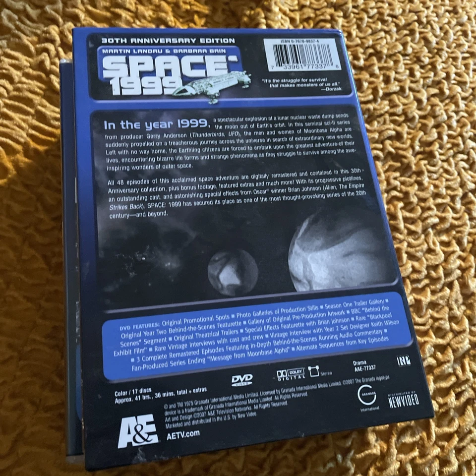 Space 1999 Complete Series Megaset 30th Anniversary Edition (17-DVDs, 2007) VGC Foto 3 de 4