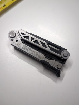 GERBER CENTER-DRIVE MULTITOOL SILVER/ Black, Replaceable Cutter Blade 