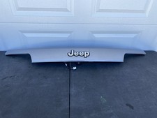 2014-2022 Jeep Grand Cherokee Rear Trunk Molding W Camera Oem Silver 2014-2022 Jeep Grand Cherokee Rear Trunk Molding W Camera Oem Silver
