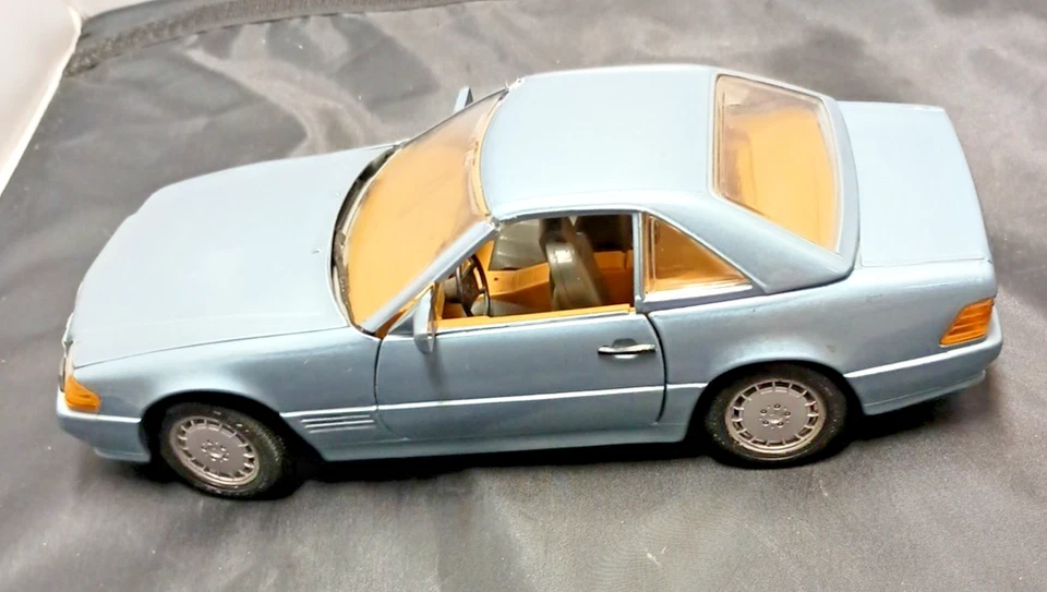 1/18 Revell AG 1990 Mercedes-Benz 500SL Diecast car Parts/repairs - Image 4 of 4