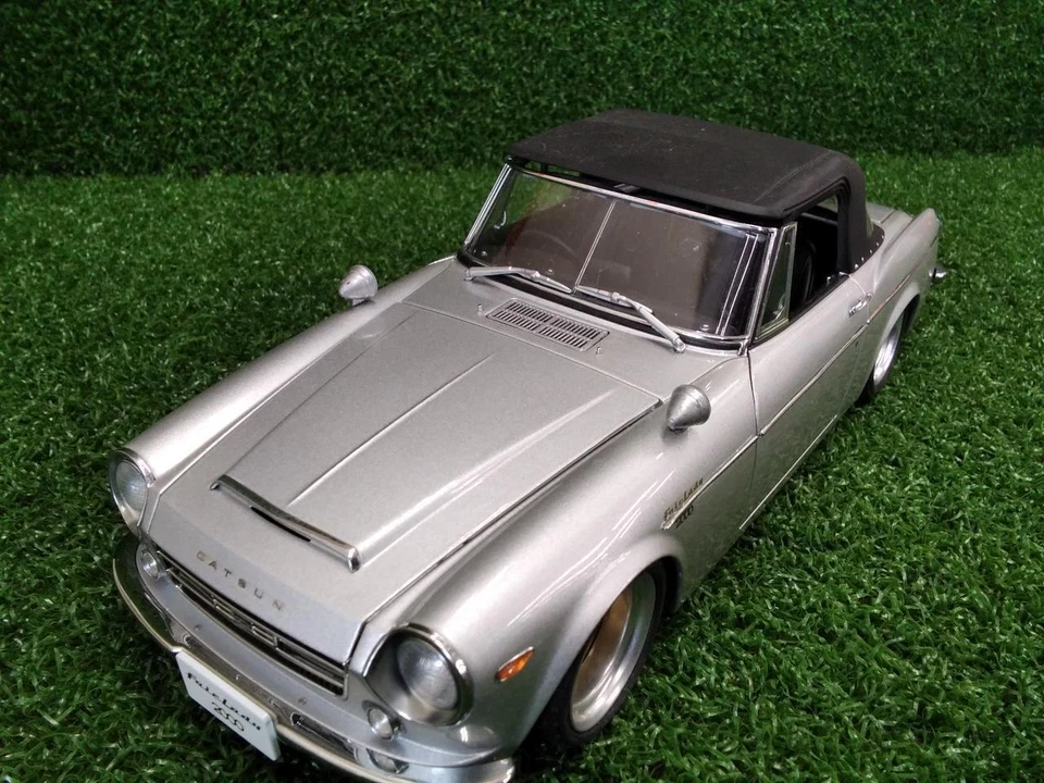 Autoart Millennium 1/18 Scale Datsun Fairlady 2000 (Silver) Model Car with Box - Image 3 of 4