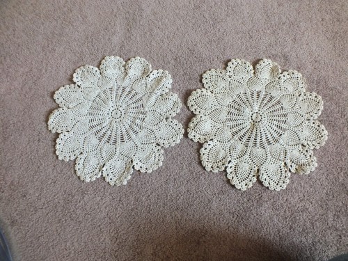Beautiful Collectible Handmade Crocheted Doily Set 2 Ecru 11" NICE - 第 1/3 張圖片