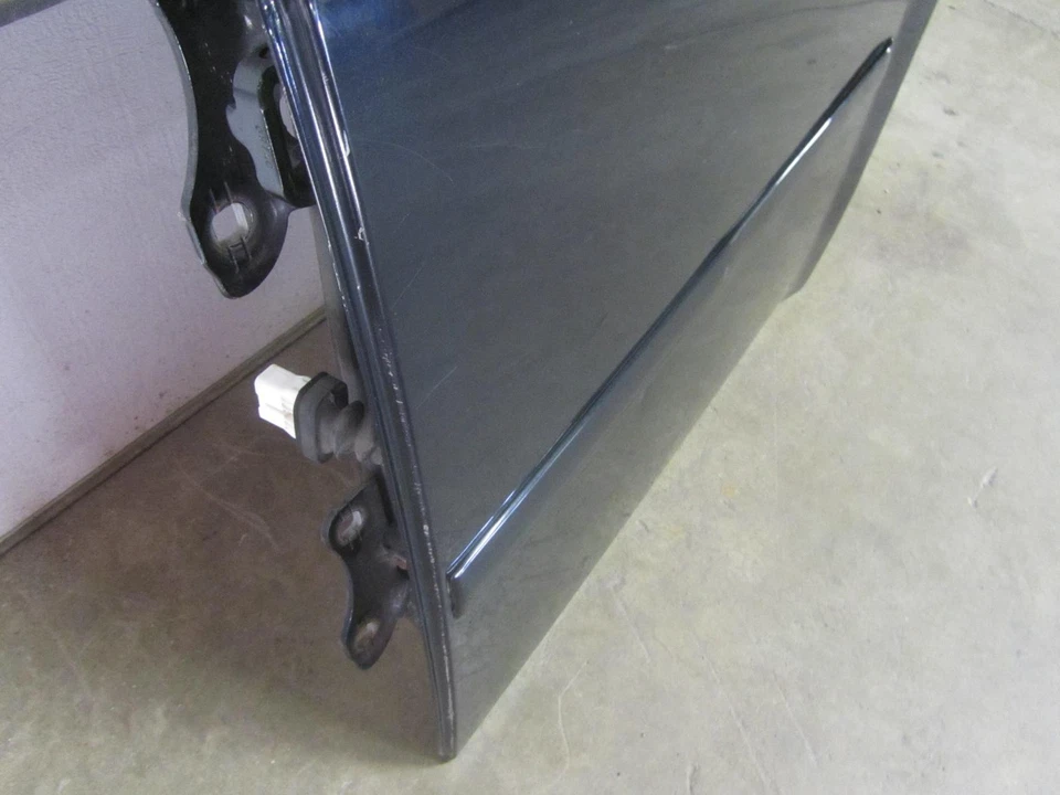 05-10 CHRYSLER 300 Left Rear Driver Side Door Green Tint Glass Black Pearl PXR - Image 3 of 4