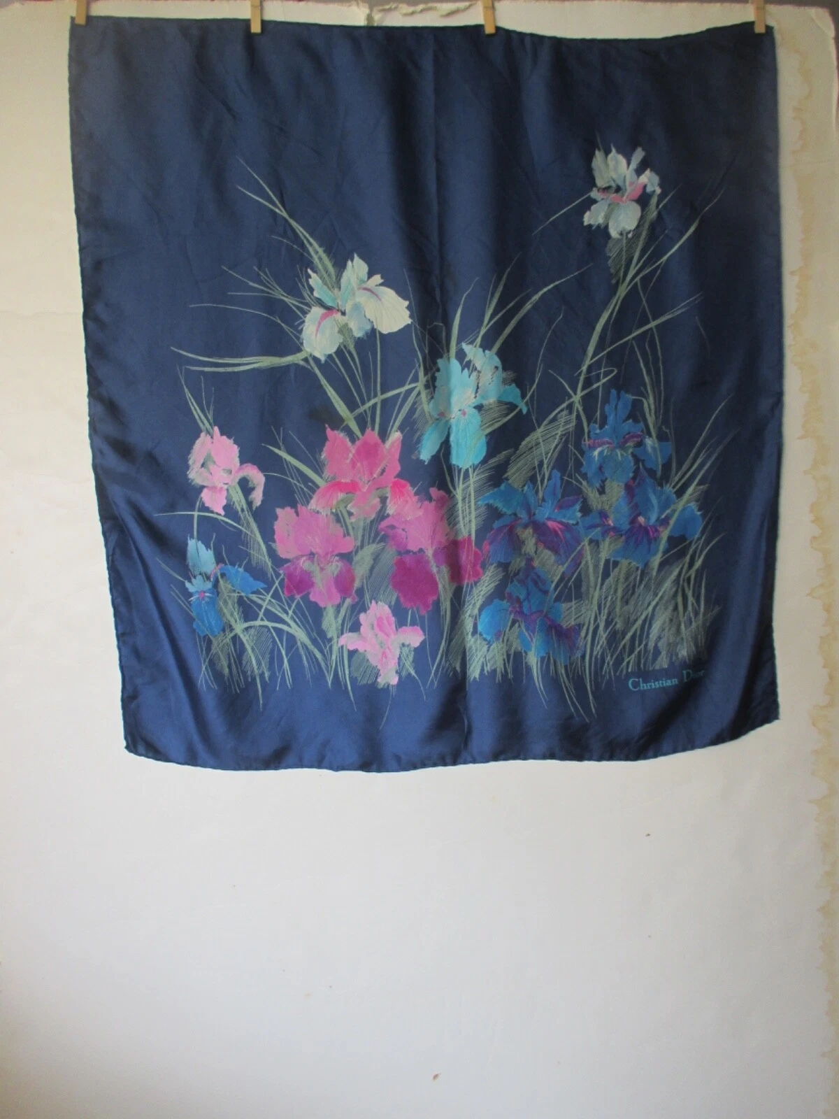 CHRISTIAN DIOR élégant foulard en soie bleu avec fleurs IRIS bleu rose et blanc