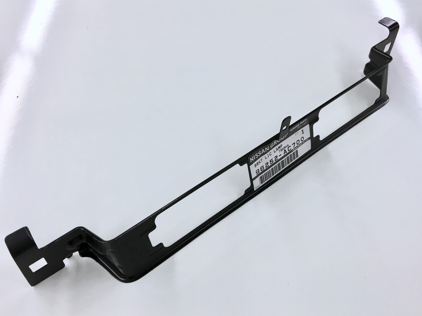 New OEM Infiniti G35 Sedan Rear License Plate Lamp Bracket 20052006 eBay