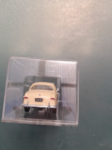 TRAX TSS08 FORD SINGLE SPINNER 1950 Sedan Select Resin Cream 1:43 scale - Picture 6 of 7