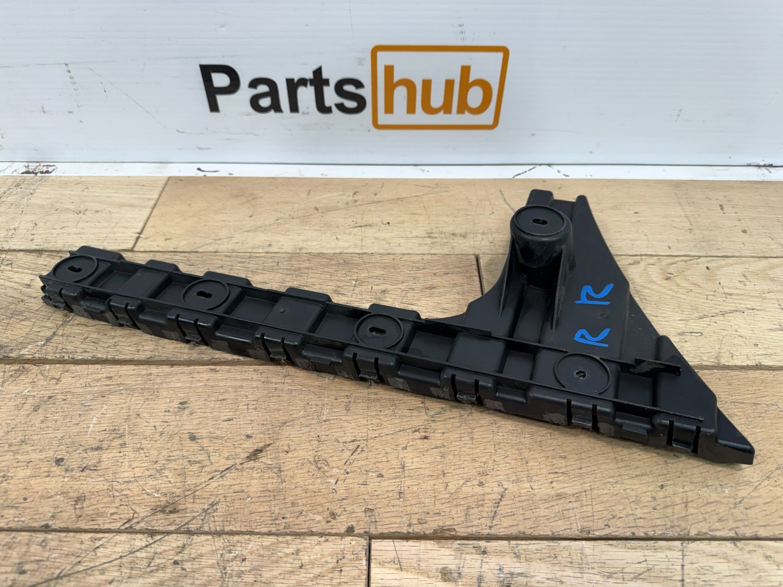 2013 BENTLEY CONTINENTAL GT REAR RIGHT BUMPER HOLDER SUPPORT BRACKET OEM