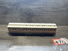 Hornby R1122-3857  brake coach 3857 in LNER teak - OO Gauge. Unboxed.