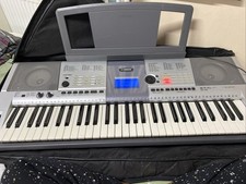 Yamaha PSR E403 Electronic Keyboard With Manuscript Book