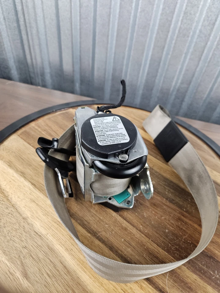 AUDI A4 2005 convertible cinturón de seguridad delantero izquierdo lado del conductor beige Foto 3 de 4