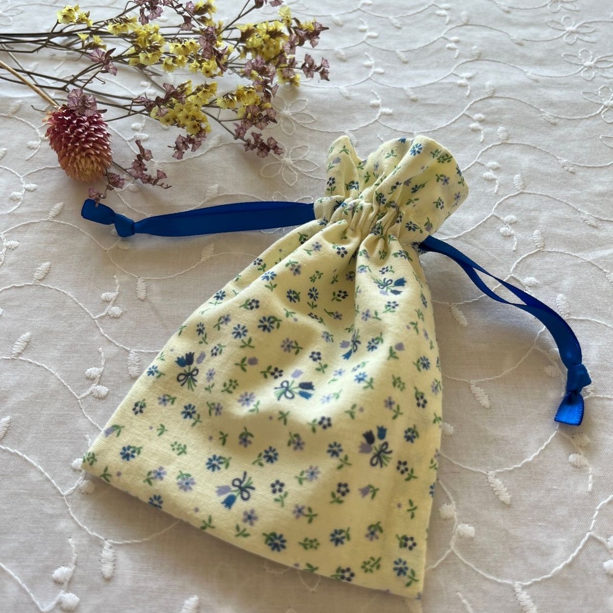 [] Blue small flower pattern mini drawstring purse - image 1