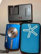 OLYMPUS  710 All-Weather Digital Camera with LI-40C Charger Excellent Condition