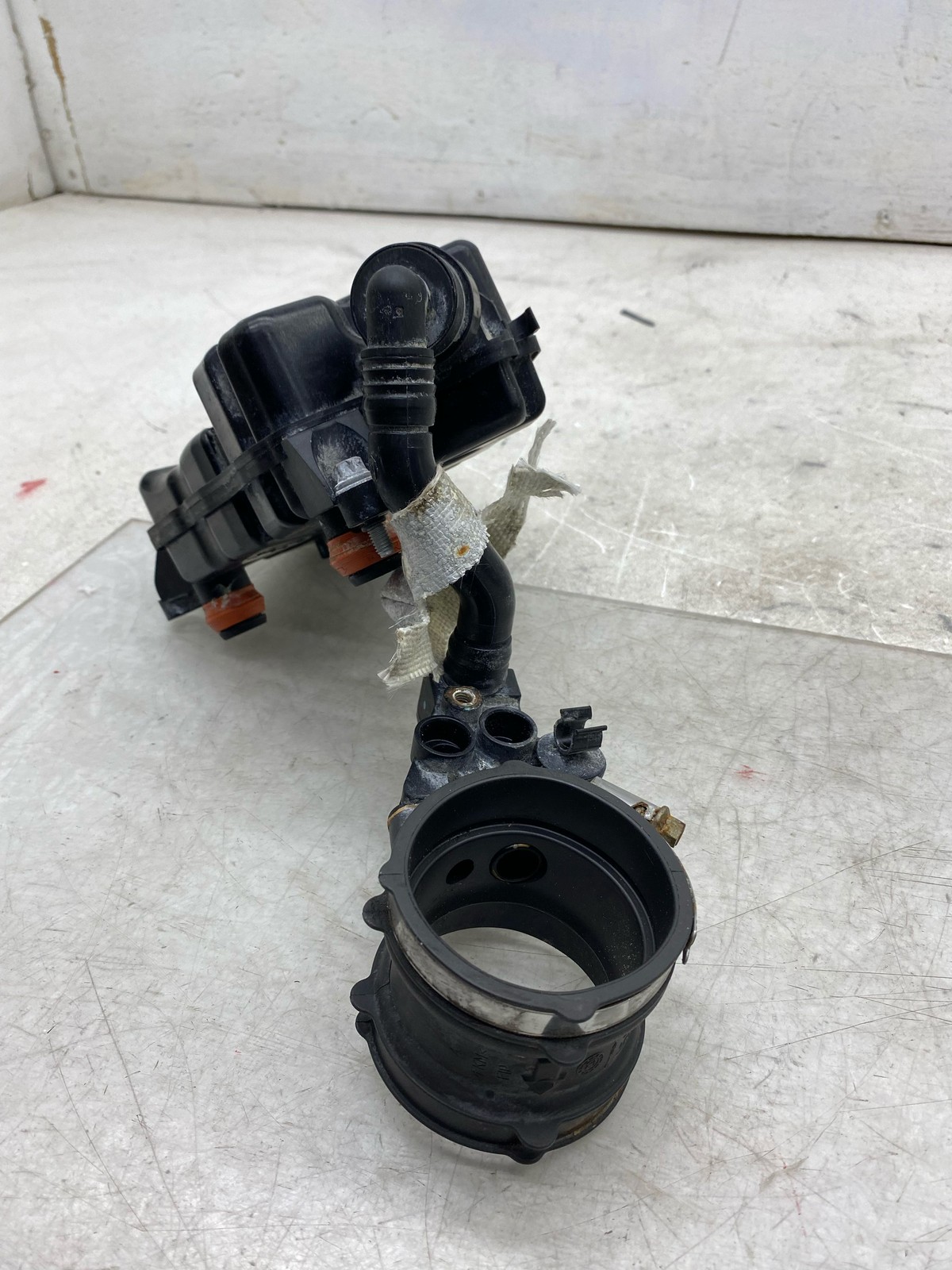 2020-2025 ASTON MARTIN DBX OEM 4.0L RIGHT PCV VALVE OIL SEPERATOR 1770783100
