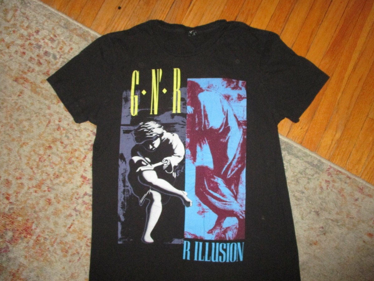GUNS N ROSES USE YOUR ILLUSION T SHIRT Band Concert Retro Repro