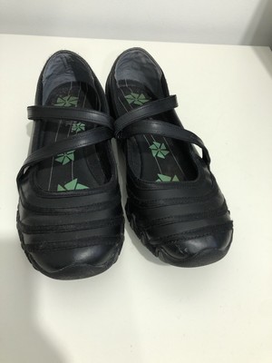 white skechers slip on shoes