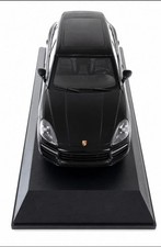 Porsche Cayenne Turbo S 2017【Minichamps】