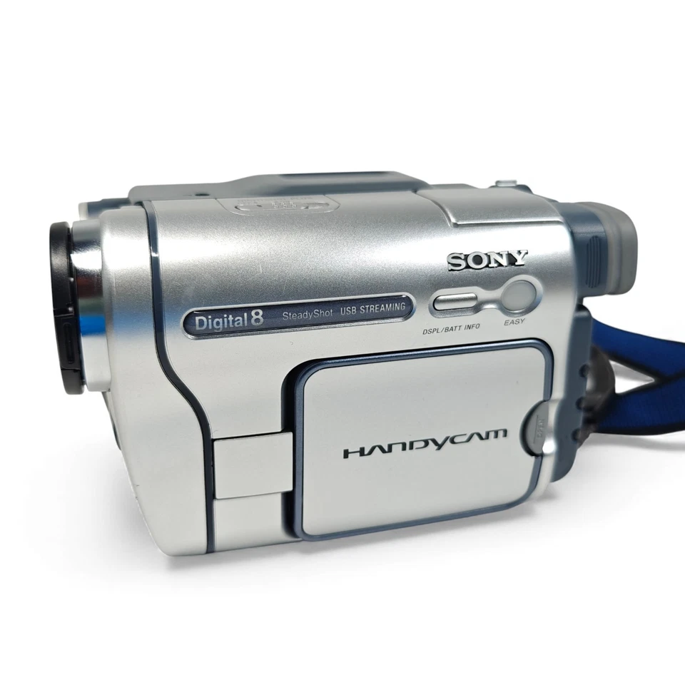 Sony Handycam DCR-TRV255E Camcorder 20x Digital8 Tape Night Vision, Charger, Bag - Image 2 of 4