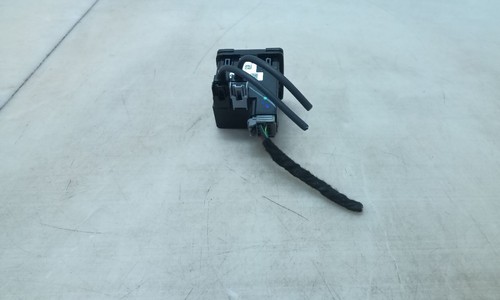 Jeep JL Wrangler OEM Front Dash Media Plug USB AUX 68453786AA 2020 158784 - Picture 3 of 24