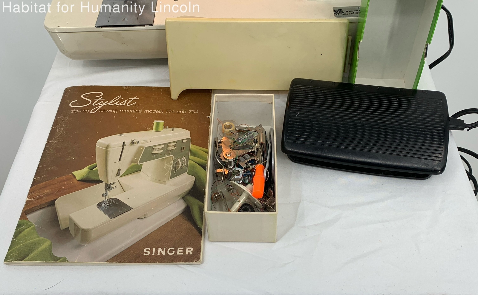 Vintage Singer Stylist Zig Zag Model 774 Sewing Machine With Rolling