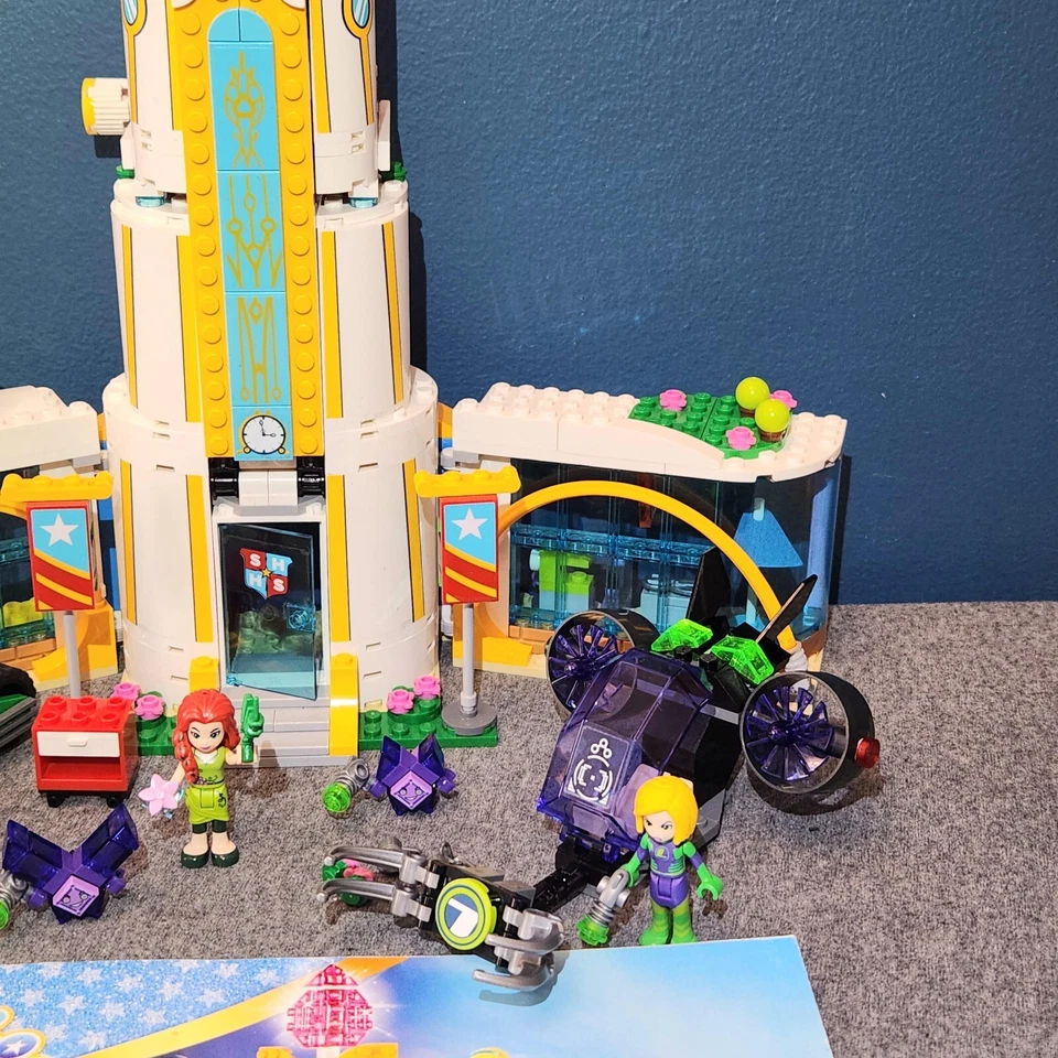 LEGO DC: Super Hero High School (set 41232) 100% Complete w/ Manual, No Box - Image 2 of 4