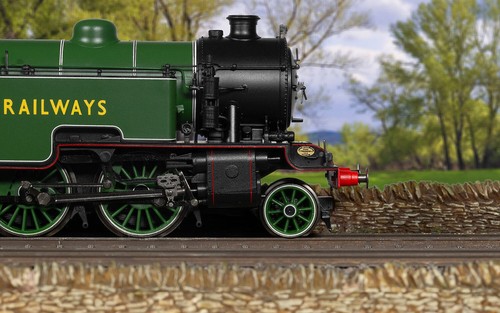 Hornby OO Gauge BR Thompson Class L1 2-6-4T E9011 Era 4 Loco New Boxed R30360 - Picture 2 of 8