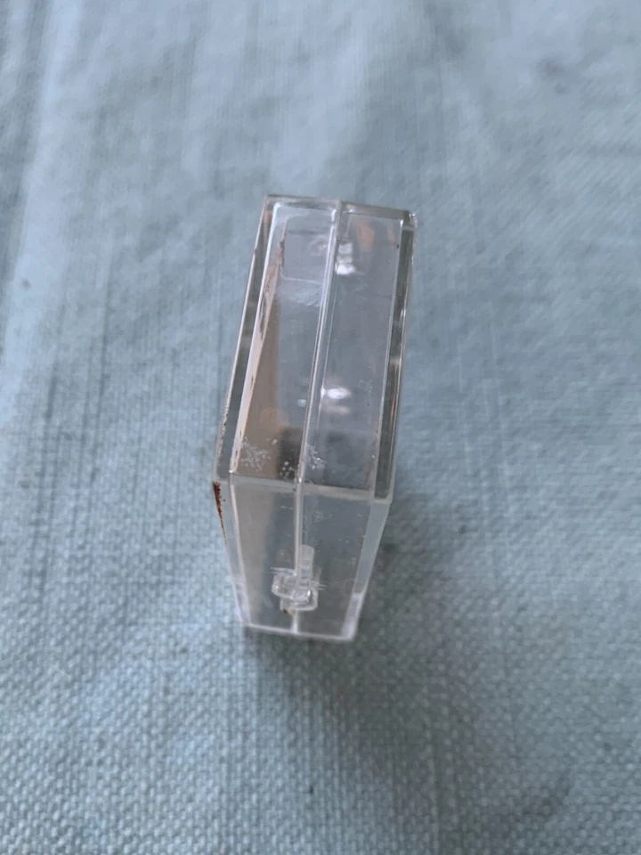 Caja de señuelos de pesca vintage Russelure 1-1/2" Chico California transparente 2"x1,25"x5/8" Foto 4 de 4