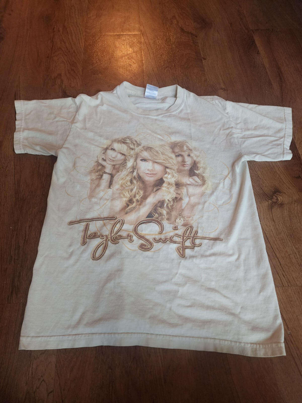 Taylor Swift Vintage Y2K “Fearless Tour” T-Shirt SMALL - Gem