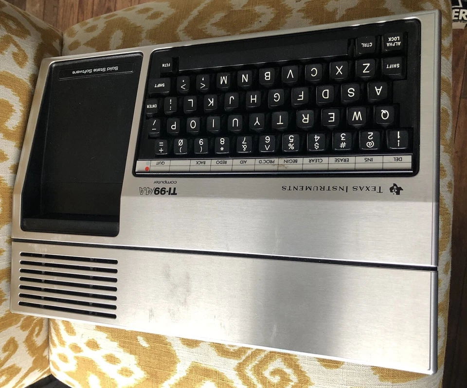 Sistema informático doméstico vintage Texas Instruments TI-99/4A con cables probado funciona Foto 2 de 4