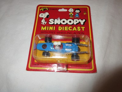 Snoopy Handfuls , Assortment # 72030 . Lot of 12 , Mini Die Cast