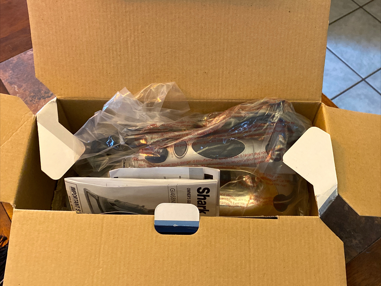 Shark Vertical Steam Anti Drip Iron G1468NN 10.  Tested Works w/Box and Manual￼