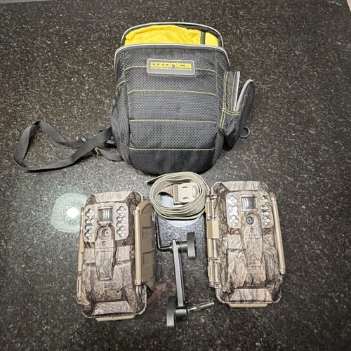 2 MOULTRIE XV-6000 Verizon 4G Trail Cameras Bundle Bag Strap Mount Green Used