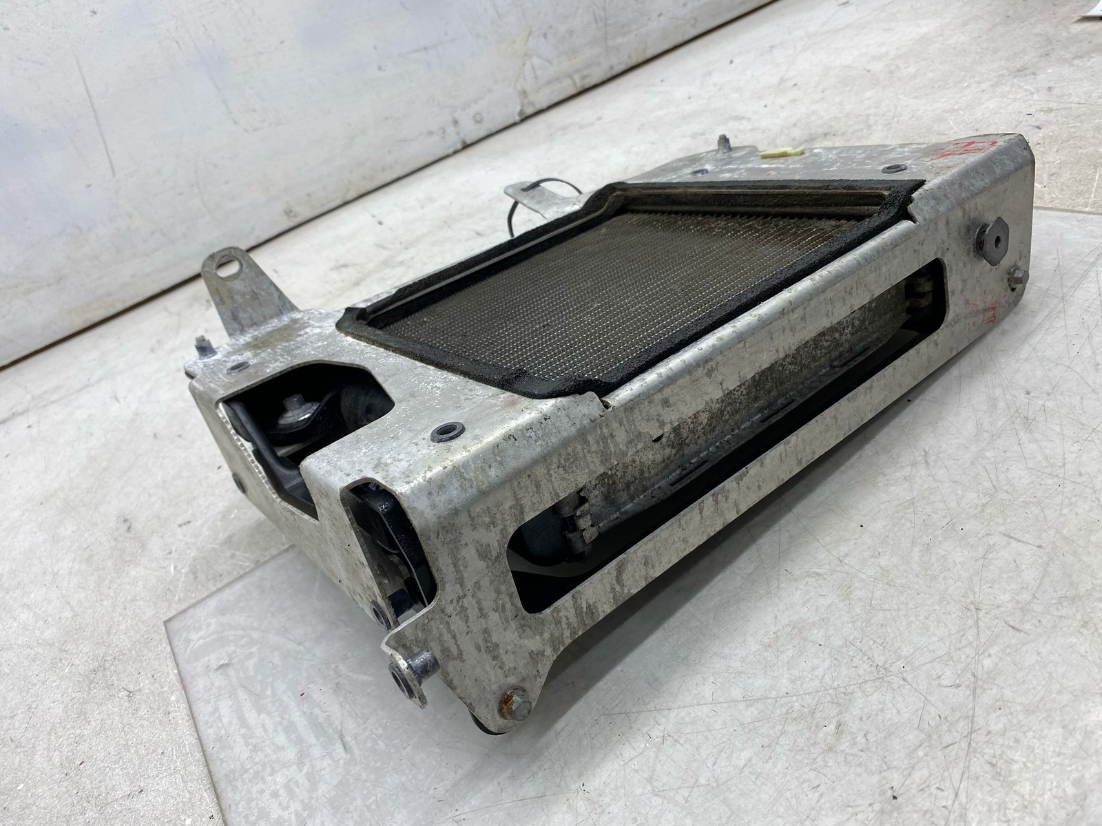 2020-2025 ASTON MARTIN DBX OEM 4.0L FRONT RIGHT AUXILIARY RADIATOR MY83-8242-AD
