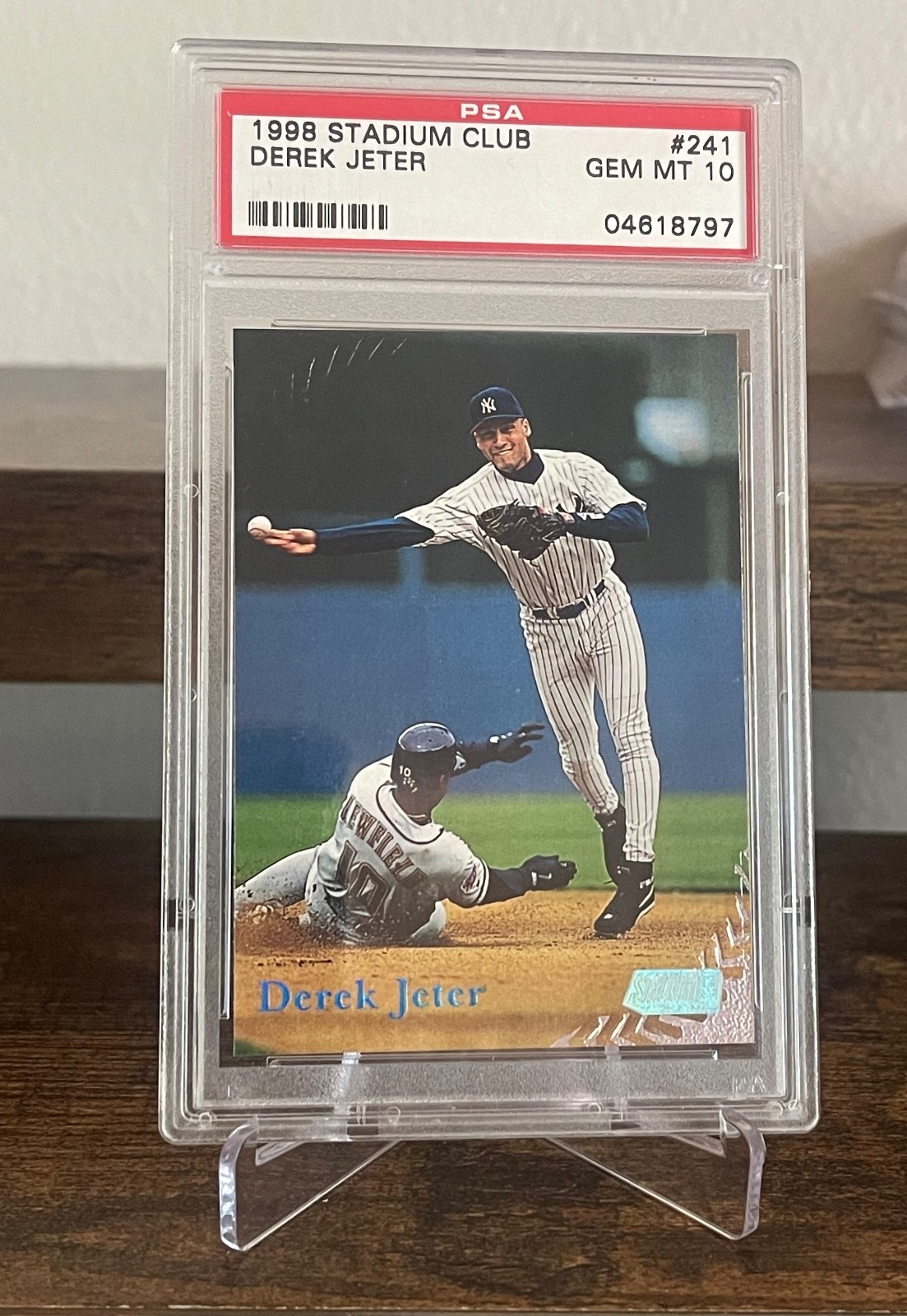1998 DEREK JETER- STADIUM CLUB- #241 New York YANKEES HOF PSA 10