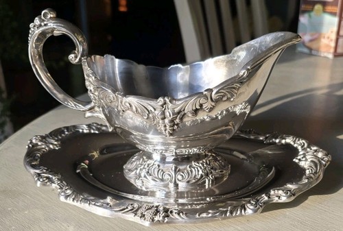 Vintage Reed Barton King Francis Gravy Boat & Underplate Silver plate 1673