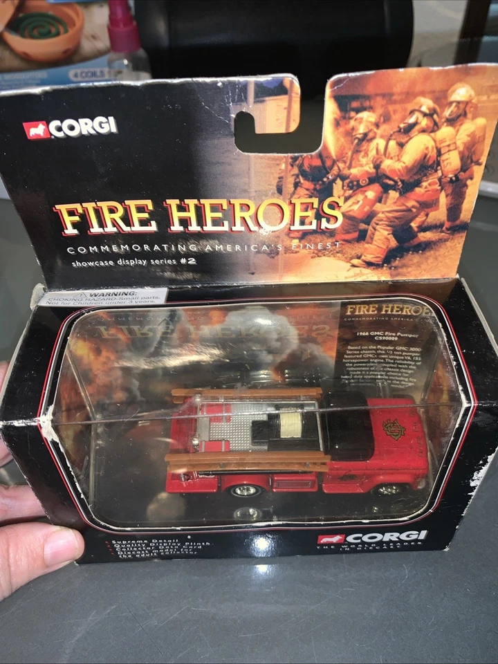 Corgi Fire Heroes 1966 GMC Fire Pumper #2 Chicago Fire Department Chevy Truck - Image 2 of 4