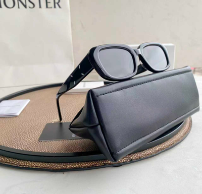 Gentle Monster Maison Margiela MM207 01 Oval sunglasses Black/Gray