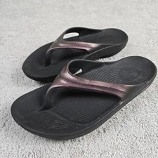 OOFOS OOlala Luxe Recovery Flip Flop Thong Sandal Purple Black Womens Size 9 40