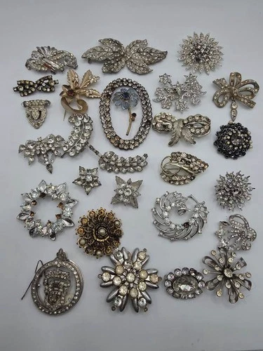 Vintage Estate Lot Of 26 Repair Rhinestone Mix Costume Jewelry Brooch Lot Clips