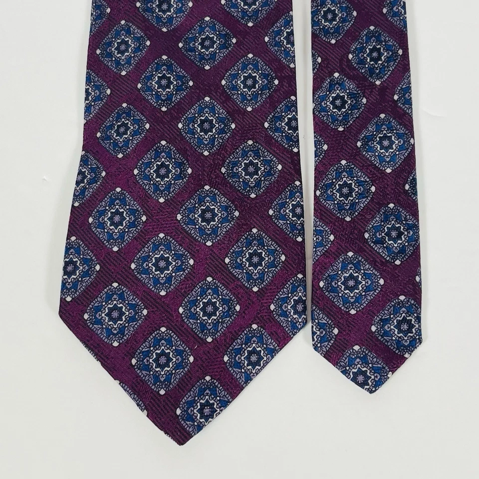 "Corbata Nieman-Marcus 100 % seda púrpura/azul geométrica 3 3/8""" Foto 2 de 4