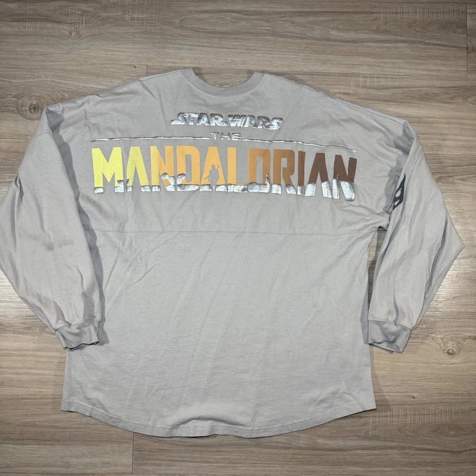 Camiseta deportiva Star Wars The Mandalorian Disney Spirit 2XL gris cromada deletreada Foto 2 de 4