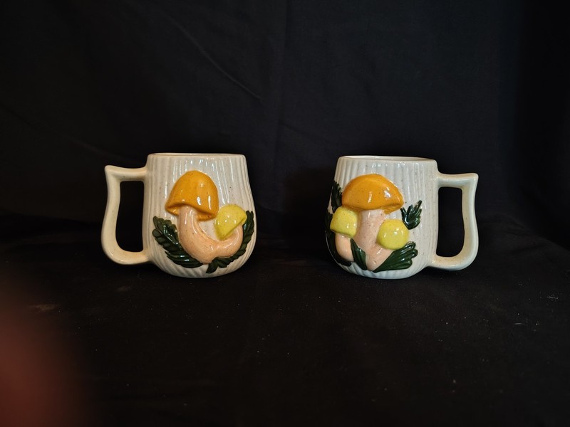 Arnels Mushroom Mug Set Of 2 Coffee Mugs Vintage Hand-painted Ceramic