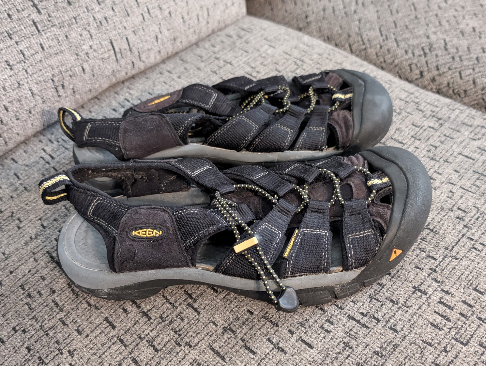 KEEN Uomo 9 US Newport H2 Sandalo Nero Grigio Outdoor Impermeabile Scarpe Acqua