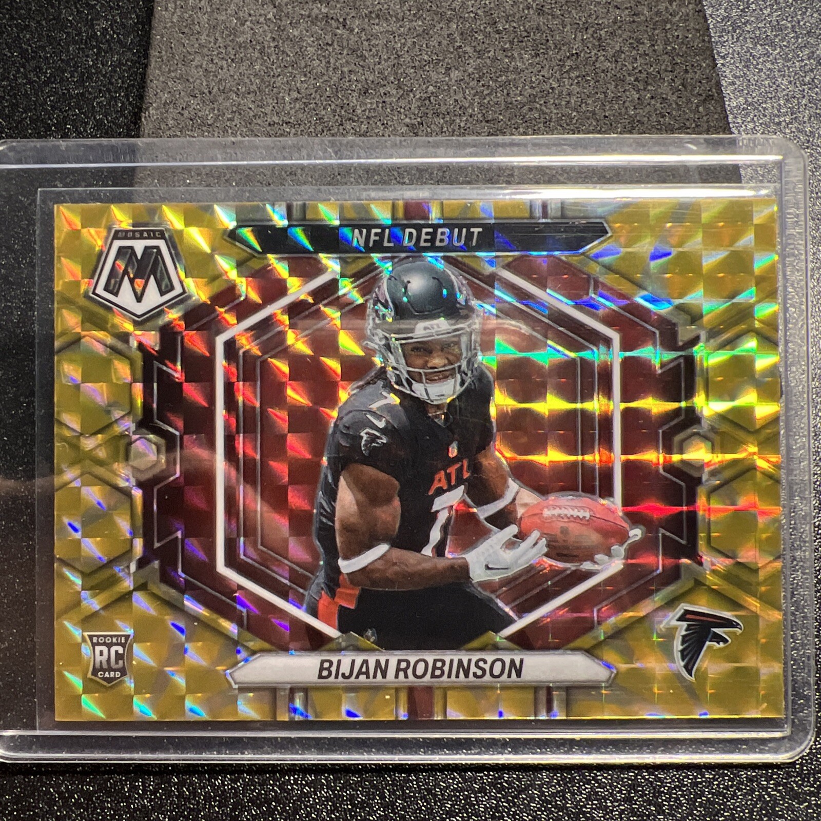 2023 Panini Mosaic Bijan Robinson #ND-9 RC Rookie Yellow Reactive Mosaic PrizmSP