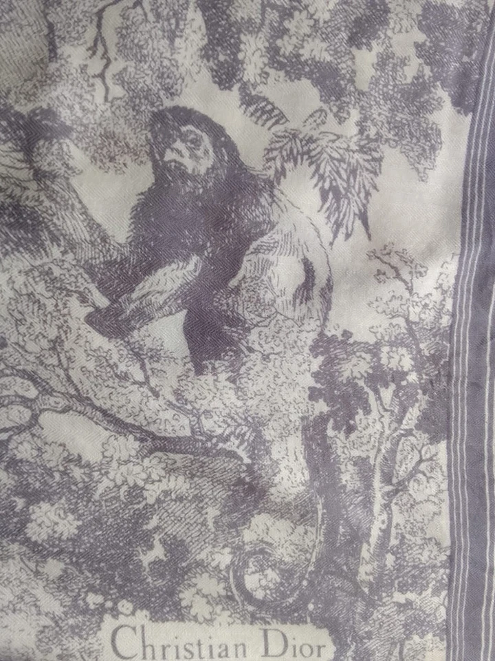 Квадратная шаль из кашемировой смеси Christian Dior 52x52 дюйма, сделано в Италии - Изображение 4 из 4