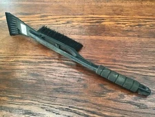 DELUXE BEAR CLAW ICE SCRAPER AND SNOW BRUSH