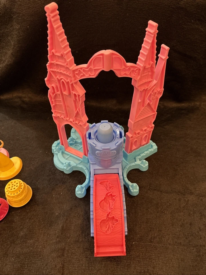 Molde Play-Doh Walt Disney's Prettiest Princess Castle/Magical Castle incompleto Foto 3 de 4